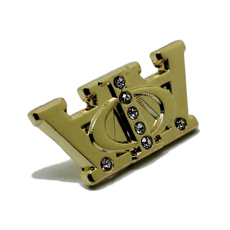 Alfinete de lapela de metal com coroa de cristal 3D