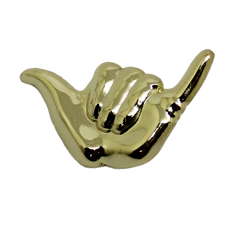Alfinete de lapela de metal com gesto dourado 3D