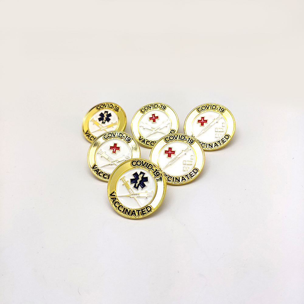 Distintivo de lapela de esmalte macio Corona Vaccine Pin de metal vacinado Covid