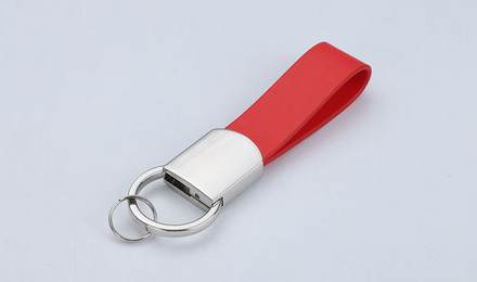 Chaveiro de couro vermelho