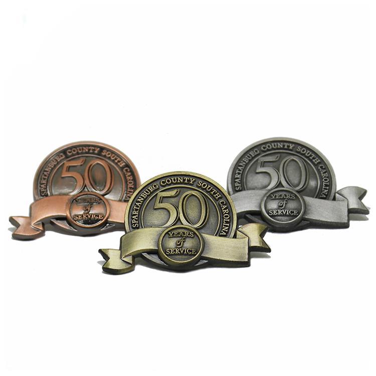 Alfinete de lapela de metal antigo de aniversário 3D