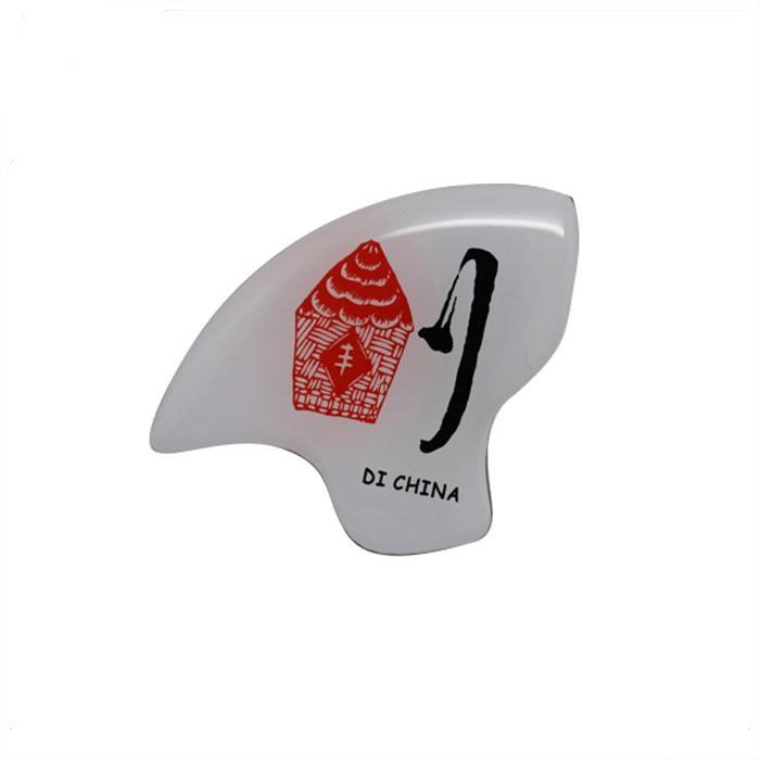 Pin de lapela com impressão deslocada de logotipo personalizado em formato irregular