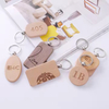 Chaveiros de madeira cortados a laser com nome personalizado