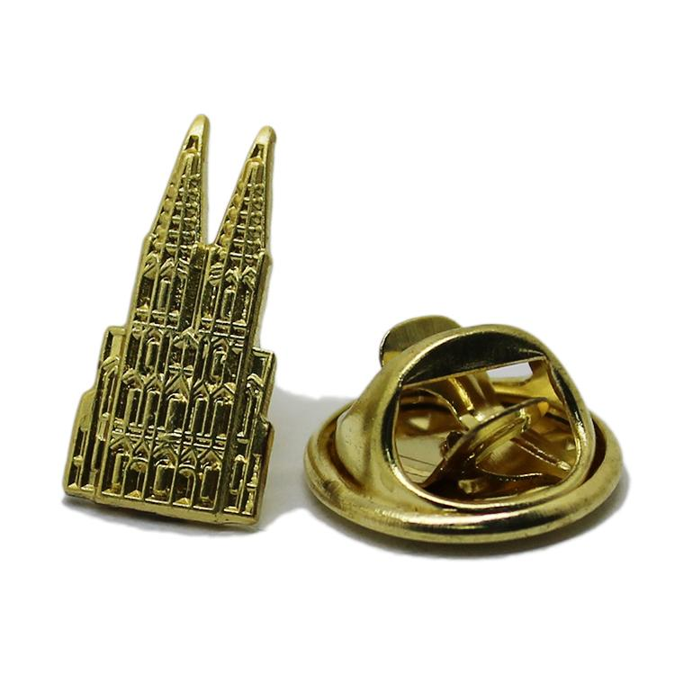 Alfinete de lapela de metal minitorre dourado 3D