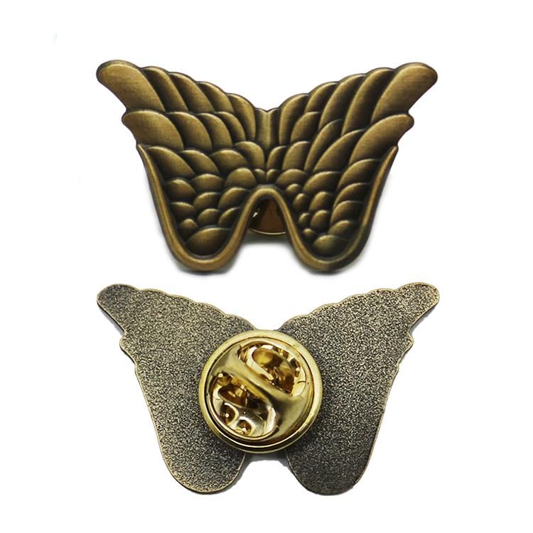 Alfinete de lapela de asa 3D em ouro antigo