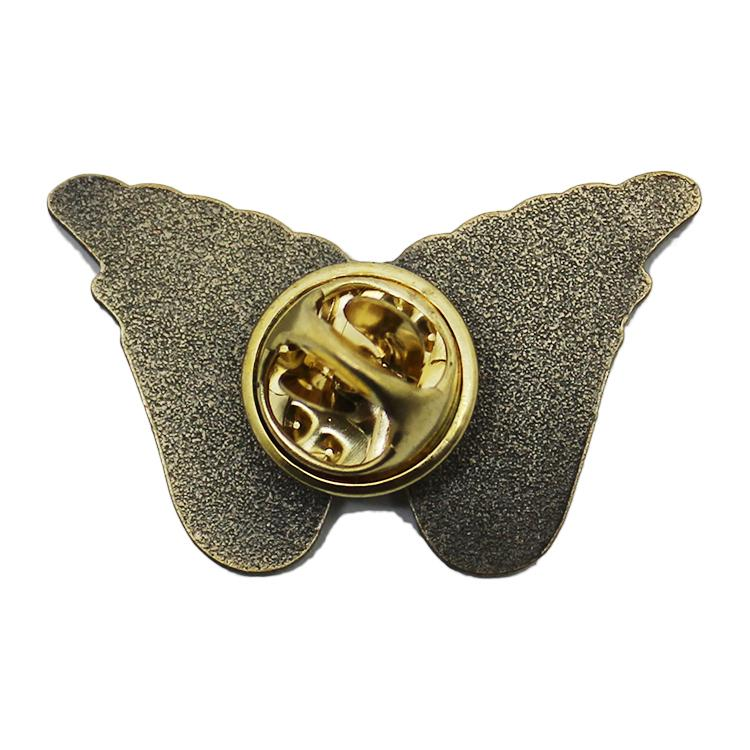 Alfinete de lapela de asa 3D em ouro antigo