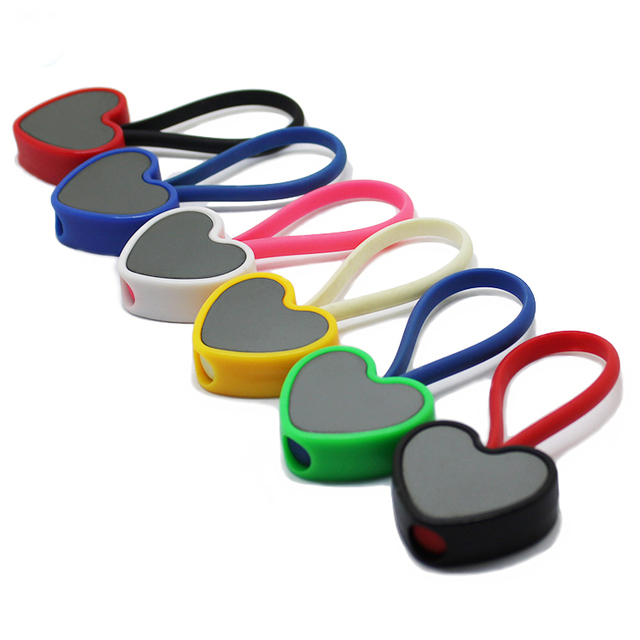 Chaveiros de PVC rígido em formato de coração colorido personalizado